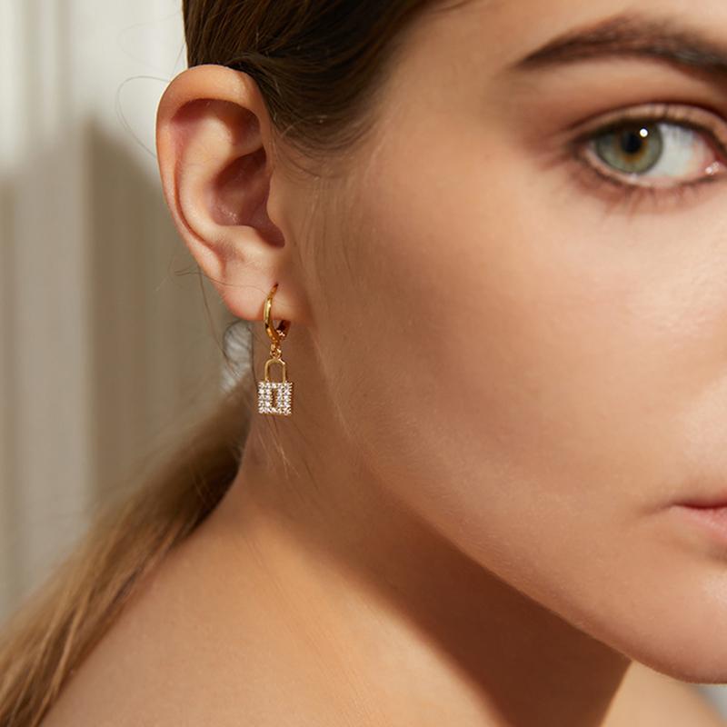 Luxury Zircon Key Lock Asymmetric Hoop Earrings for Women Men Gold Plated Stainless Steel Couple Earrings Wedding Jewerly aretes