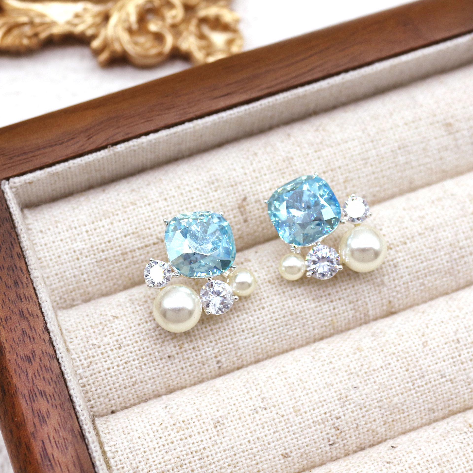 Blue Diamond Pearl Stud Earrings - Elegant, Versatile Rhinestone Accessories for Women.