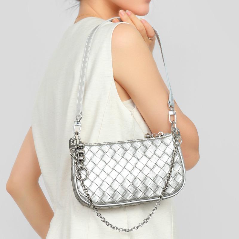 

A Niche Design Single-shoulder Large-capacity Cowhide Underarm Bag and Genuine Leather Baguette Bag