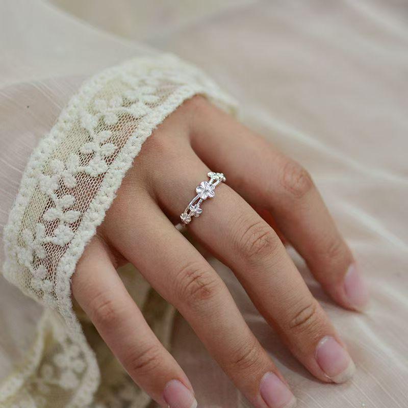 Inel Ajustabil Floral Proaspăt Minimalist pentru Femei - Stil Chinezesc de Lux Ușor, Rezistent la Decolorare