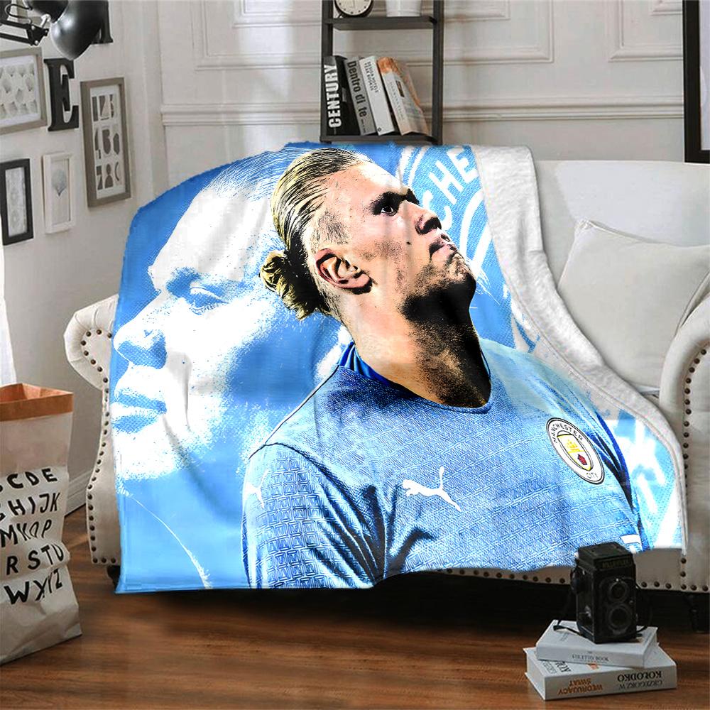 Haaland Spielerpose Flanelldecke, Weiches Polyester, Modernes Design, Ganzjahres für Camping, Reisen, Geschenke für Feiertage oder Geburtstage