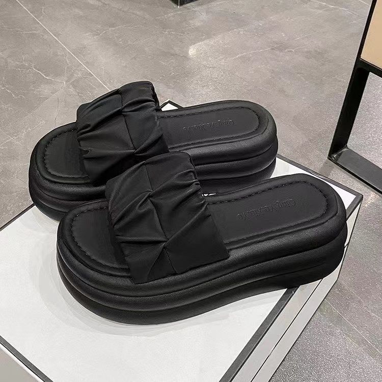 One-word drag women's high-end sense of explosion outside 2024 summer new stepping on shit muffin fashion heightening thick-soled slippers