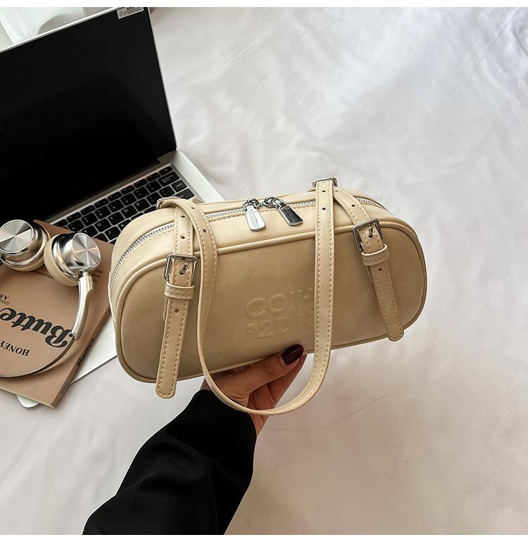 

Niche design retro Maillard portable small bag women s 2025 new Korean fashion textured shoulder armpit bag