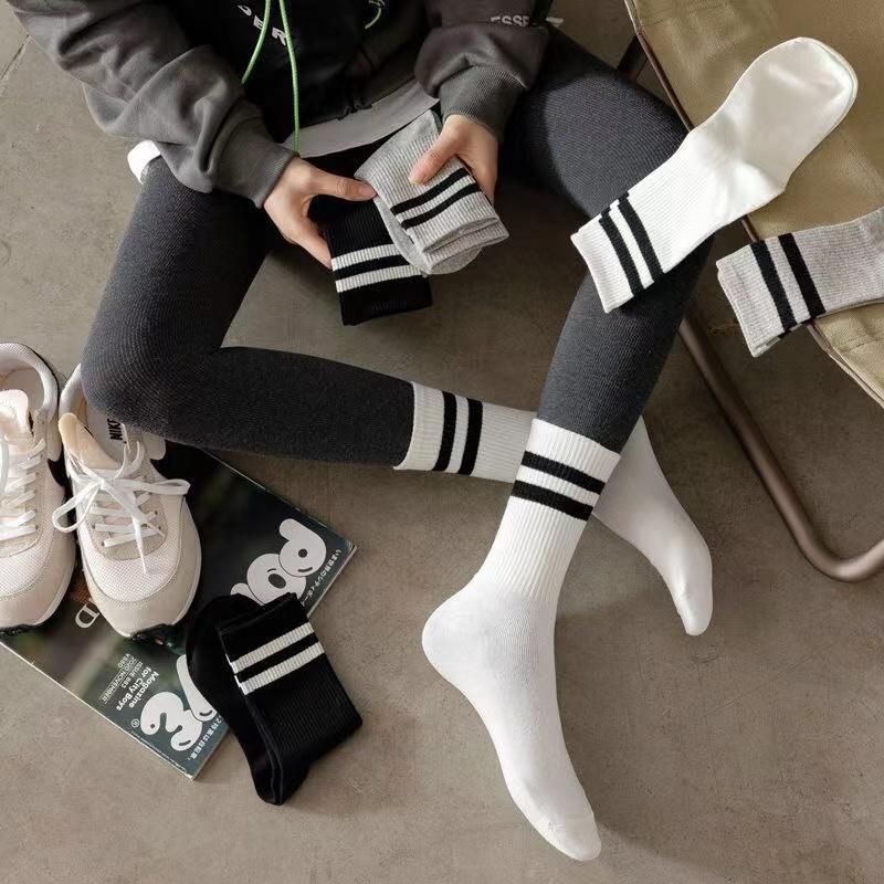 Popular Parallel Bars Mid Length Socks Women's Autumn Fashion Embroidery Love Pattern Breathable Black White Girls Socks