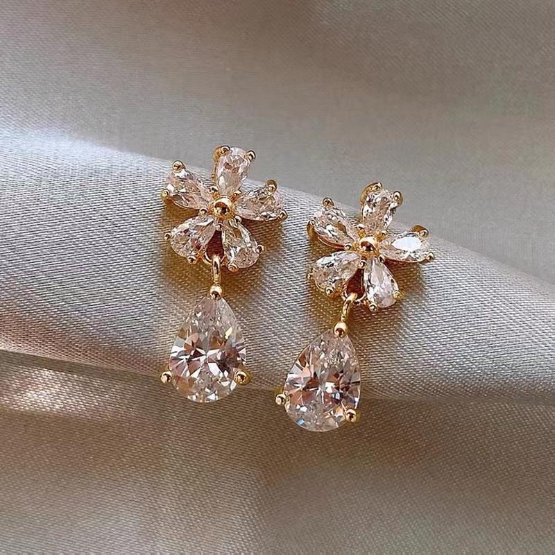 

Легкие роскошные серьги-гвоздики из циркония, женские модные серьги-листья с цветком, элегантные серьги-гвоздики со стразами для вечеринки и свадьбы миндальный