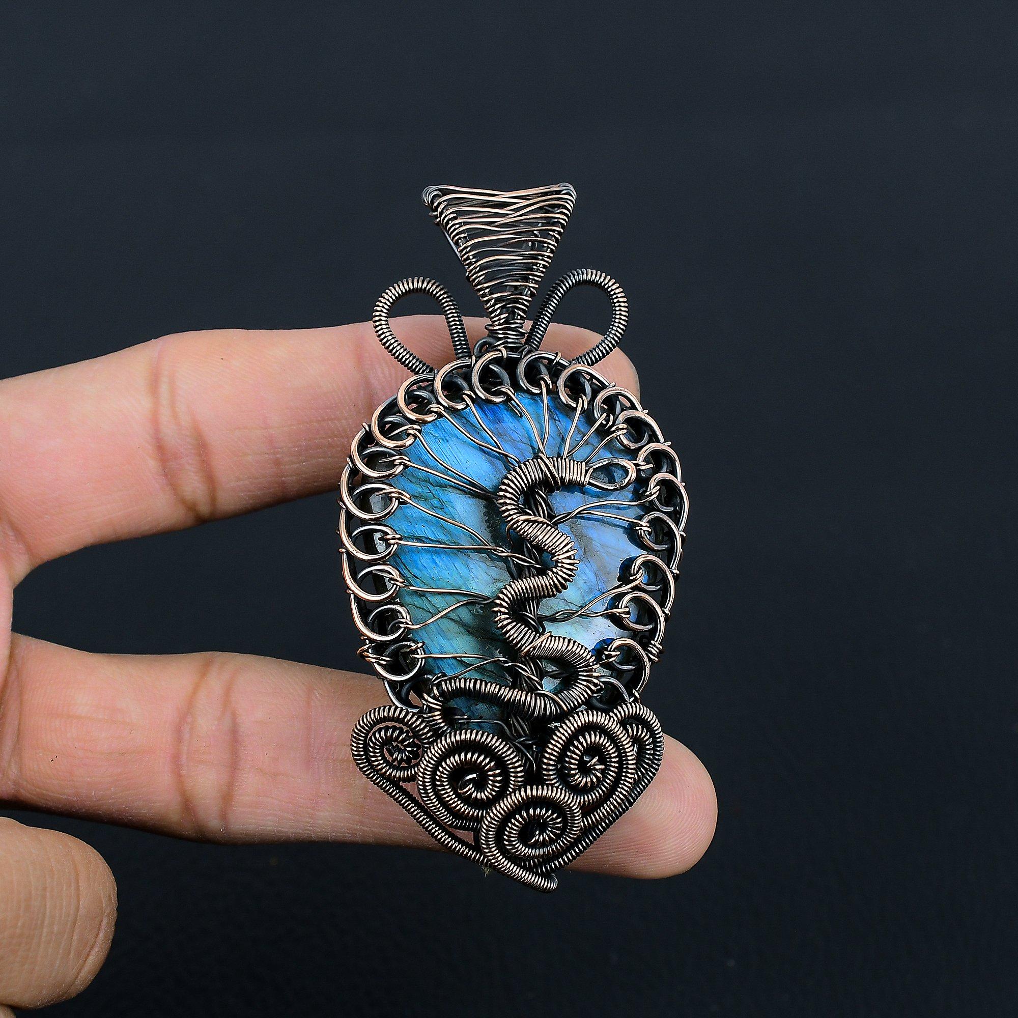 

Лабрадорит, драгоценный камень, кулон ручной работы из чистой медной проволоки, обернутый ювелирными изделиями на День Благодарения 2.56 Inches синий