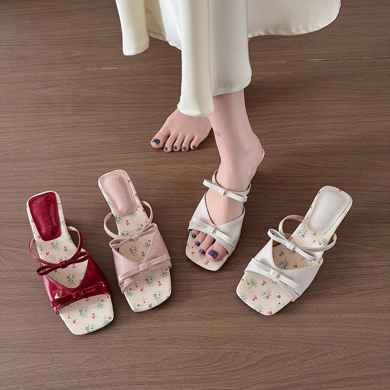 Small floral beautiful bow open-toed sandals women's summer out 2025 new ethnic style foreign style square head cool slippers