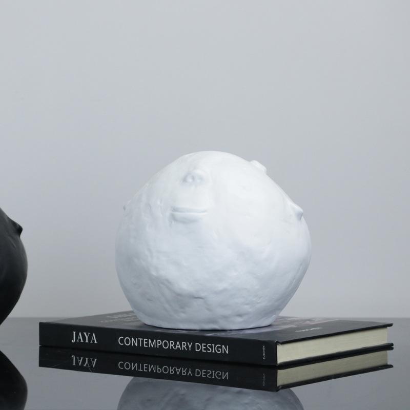 Modern Simple Resin Black and White Clay Ball Head Ornaments Study Living Room Model House Sales Office Light Decorations