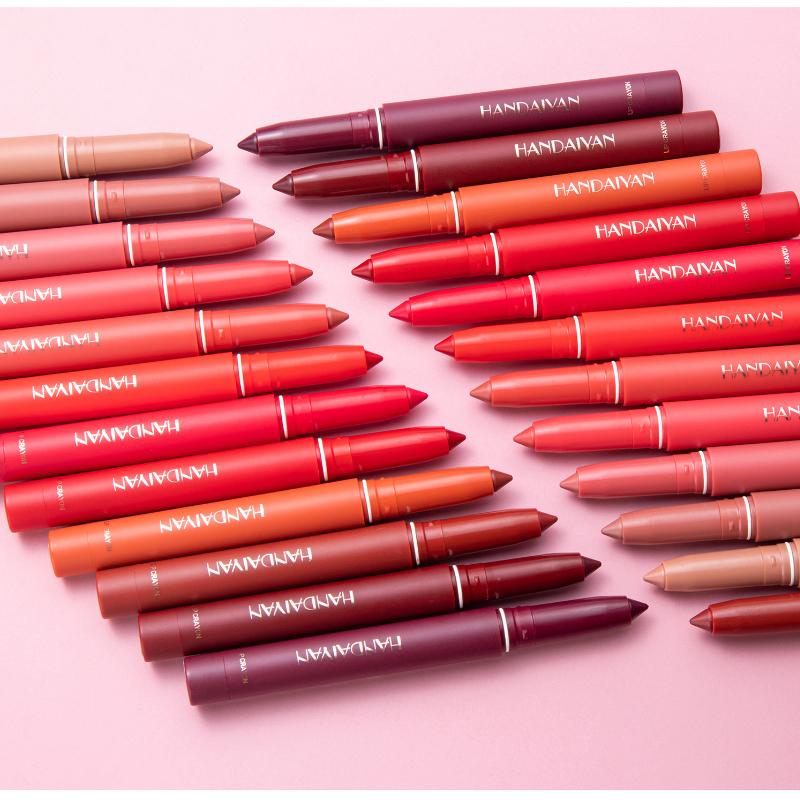 Es ist nicht leicht zu verblassen und an der Tasse zu kleben. Lippenstiftstift Matt Lipliner