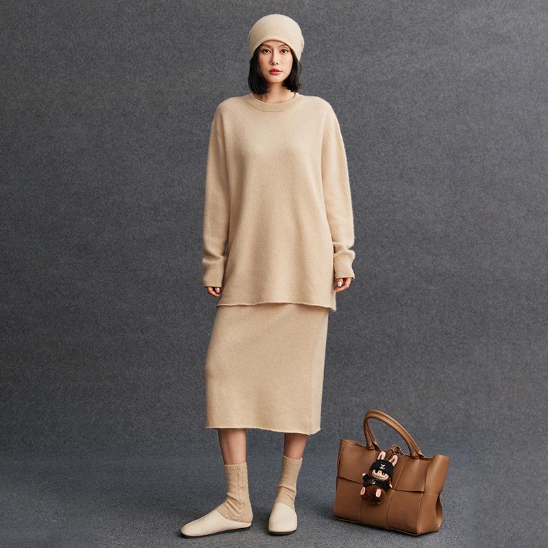 2025 Autumn/Winter Women's Cashmere Round Neck Loose Top and Skirt Set