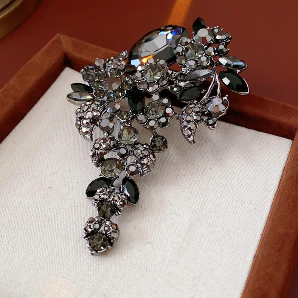 Badge Rhinestone Flowers Brooch Encrusted Flowers Suit Collar Pin  Party Dress Decoration