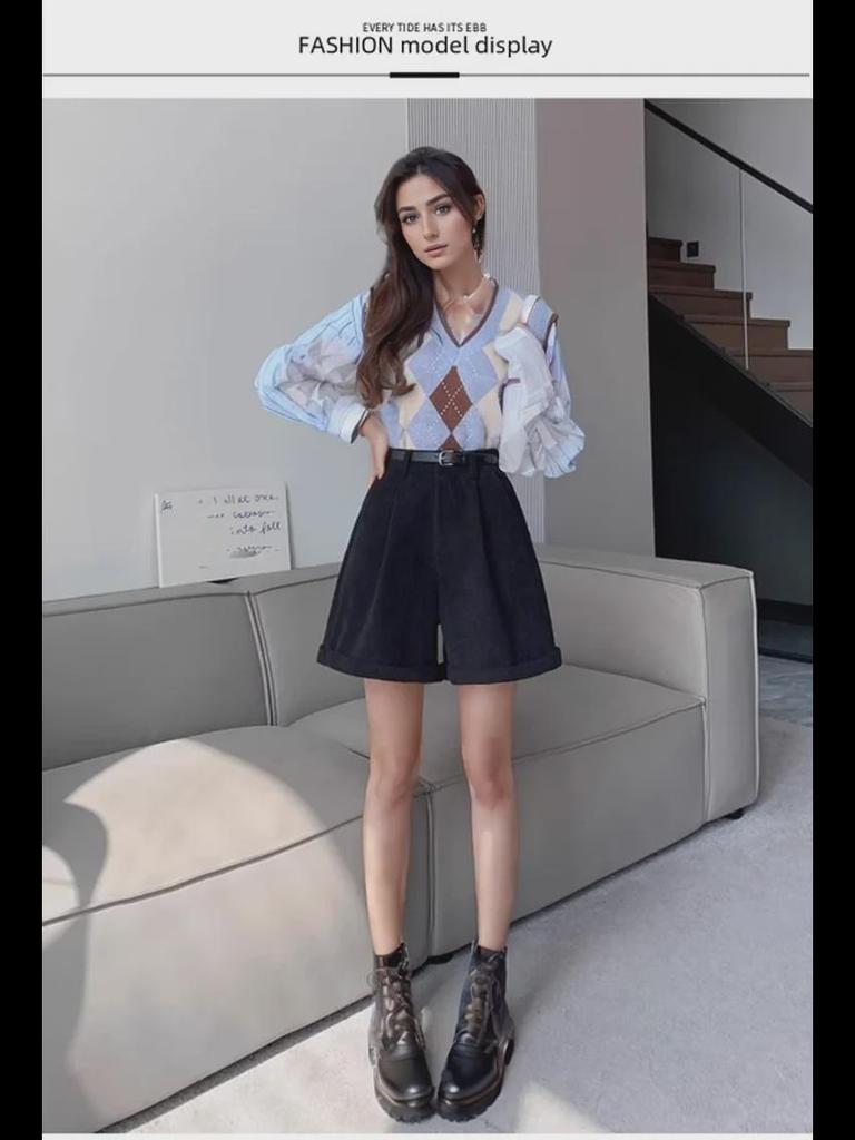 Dámské hnědé manšestrové kraťasy s vysokým pasem - zeštíhlující, široké, áčkové, ideální na podzim/zimu 2023