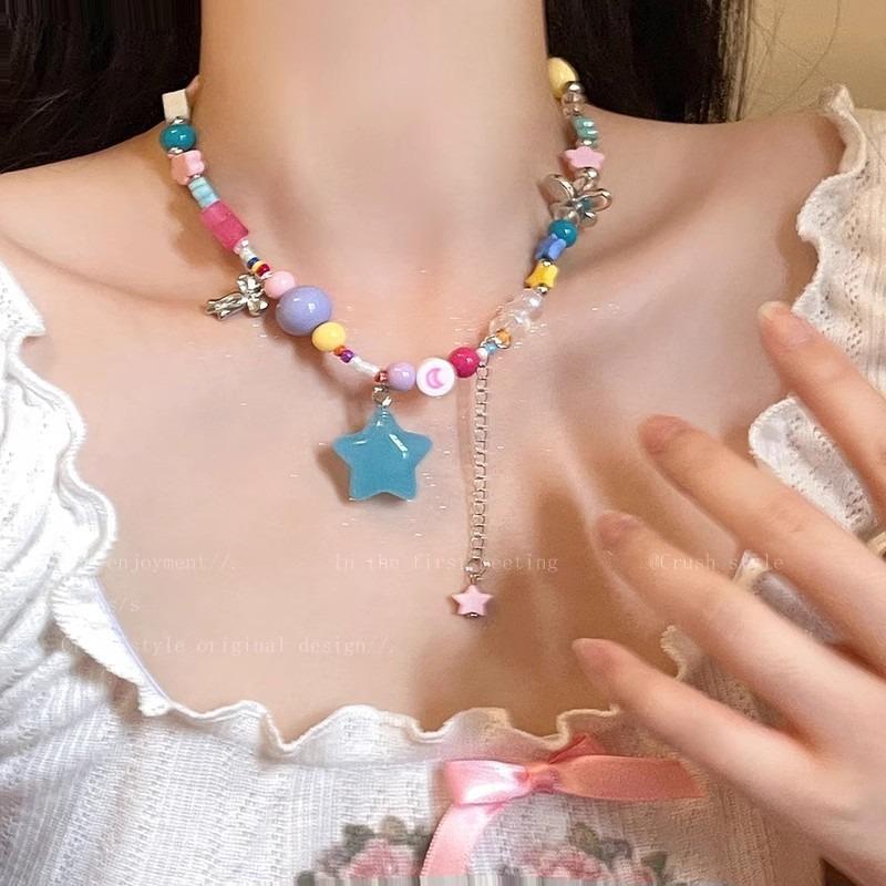 Candy-colored Beaded Butterfly Necklace for Girls, A Small and Unique Piece That Is Sweet and Cute, Suitable for A Teenage Girl Style.