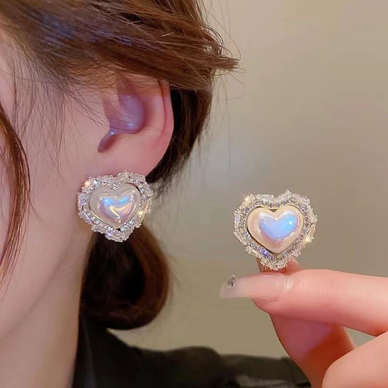 Iridescent Love Heart Pearl Earrings - Light Luxury, Trendy Versatile Studs for Women