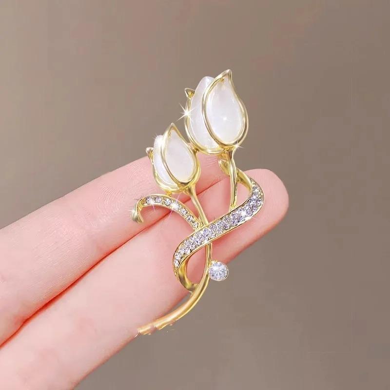 Luxury golden tulip brooch for women's suit sweater flower lapel pin exquisite rhinestone jewelry accessories