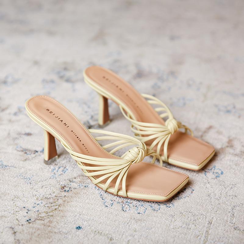 

Retro literary and outdoor wear cool slippers woven belt middle heel square head open toe hollow word sandals 39 світло-жовтого кольору