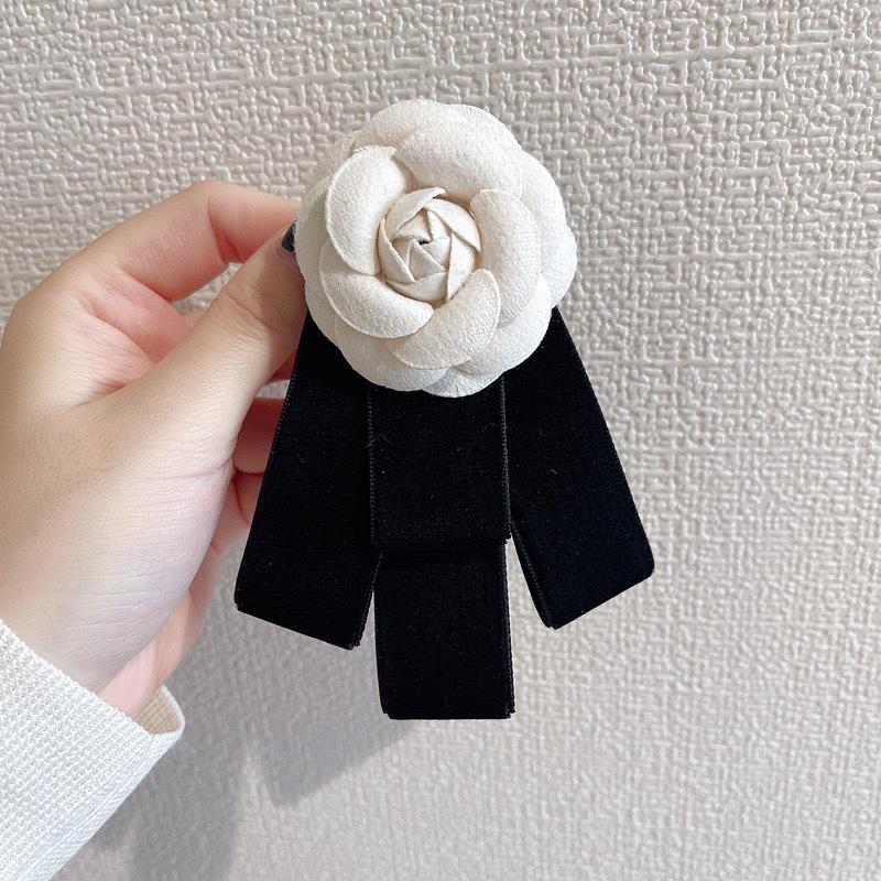 1Pcs Velvet Bow Tie Ladies College Style Shirt Collar Pins Fabric Camellia Flower Brooch Vintage Wedding Party Brooch For Women