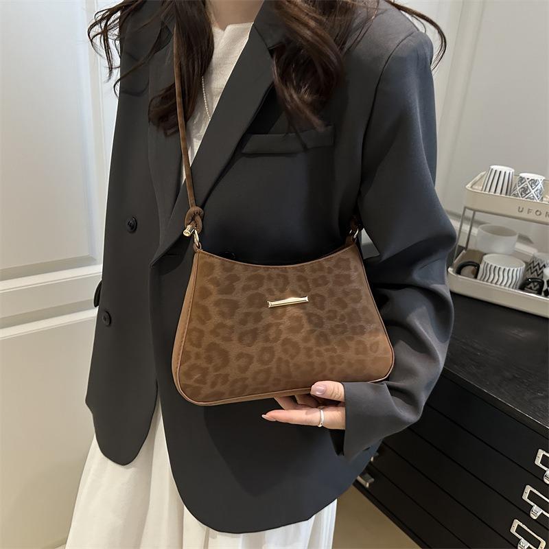 Simple and fashionable new casual commuting solid color temperament elegant hand-held underarm crossbody shoulder women's bag