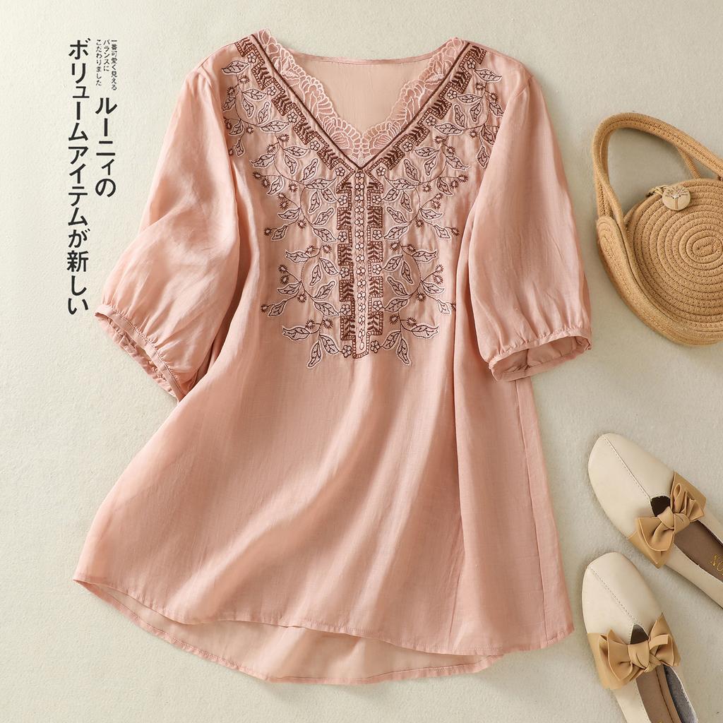 Retro embroidered V-neck cotton and linen shirt for women's 2025 summer new lace splicing loose five-quarter sleeve T-shirt