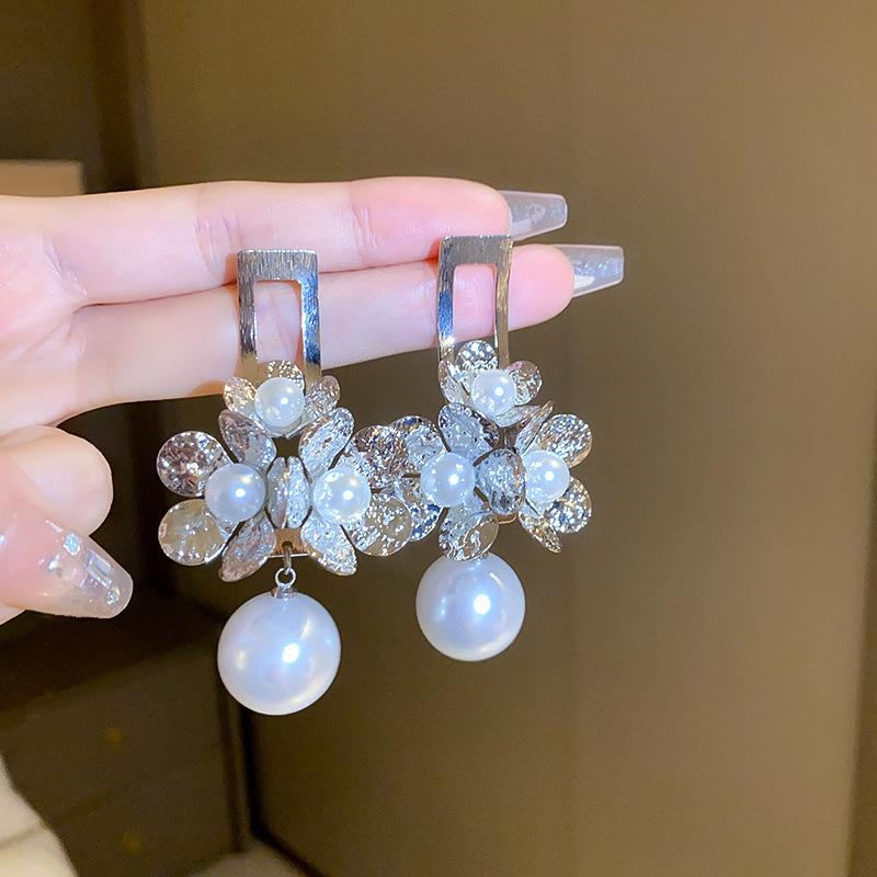 

Модные белые серьги-ракушки с цветком и темпераментом, новые серьги, европейские и американские модные серьги высокого класса