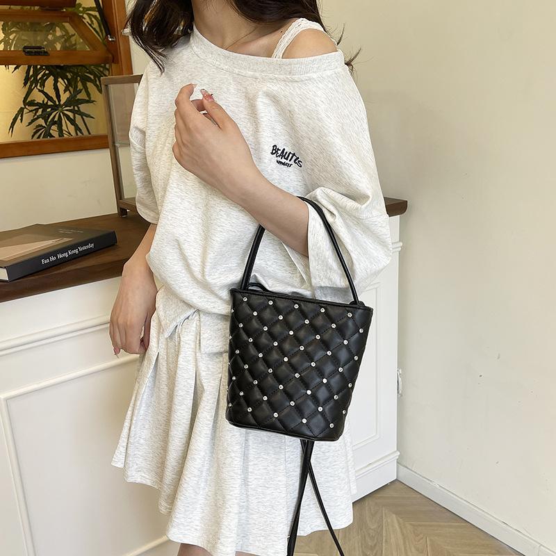 Summer Fashion Handbag Small Bag Women's 2025 New Diamond Bucket Bag Simple Shoulder Messenger Mobile Phone Bag