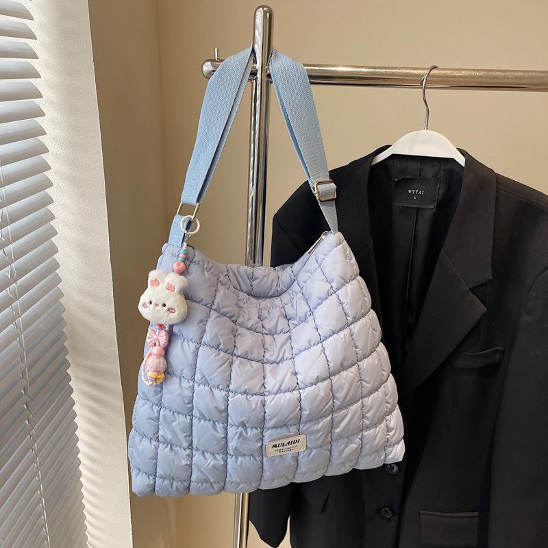 Puff messenger bag women's autumn and winter large-capacity tote bag high-value commuter bag rhombus cotton clothing bag tide