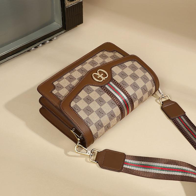 Bag Women's New Autumn and Winter Retro Shoulder Bag Fashion Messenger Bag Fashion Small Square Bag Commuter Mother Women's Bag