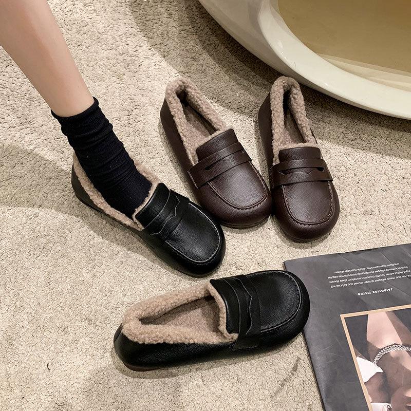 Fashion New Winter 2024 Velvet Warm Soft Leather Cotton Shoes for Women fashion for Wear Small Leather Shoes for Women zapatos de mujer