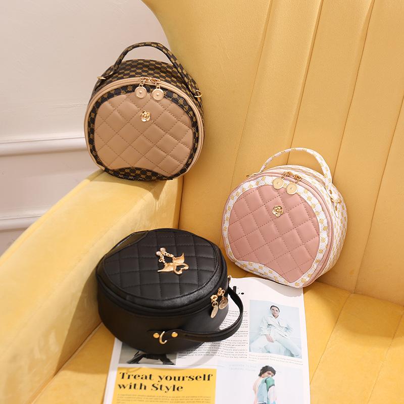 Swan Kulatá prošívaná květinová crossbody kabelka přes rameno