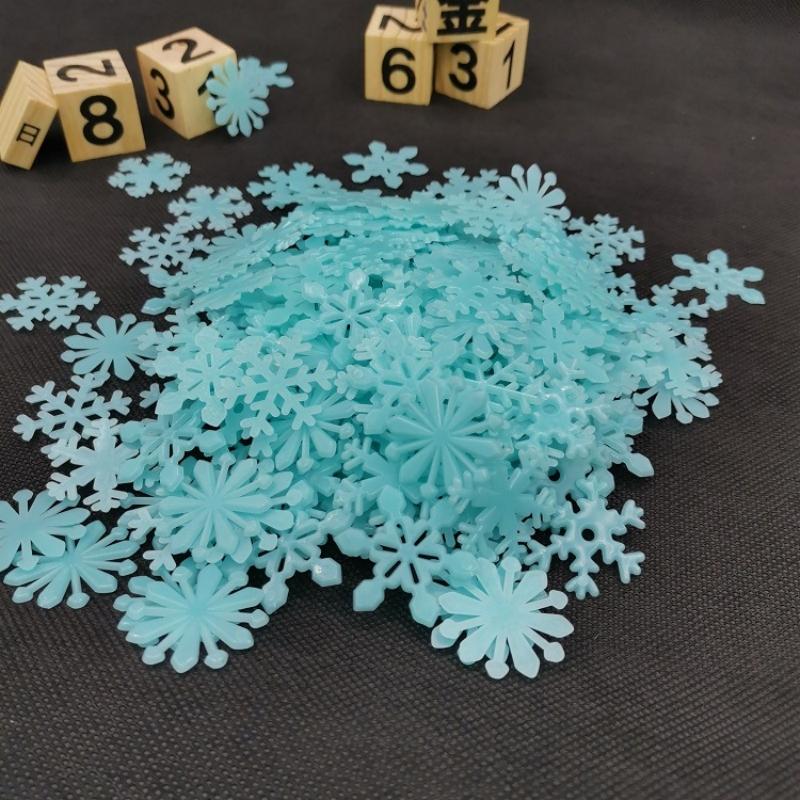50Pcs 3D Luminous Snowflakes At Night Glowing Fluorescent Wall Stickers For Children Baby Room Bedroom Christmas Diy Decoration