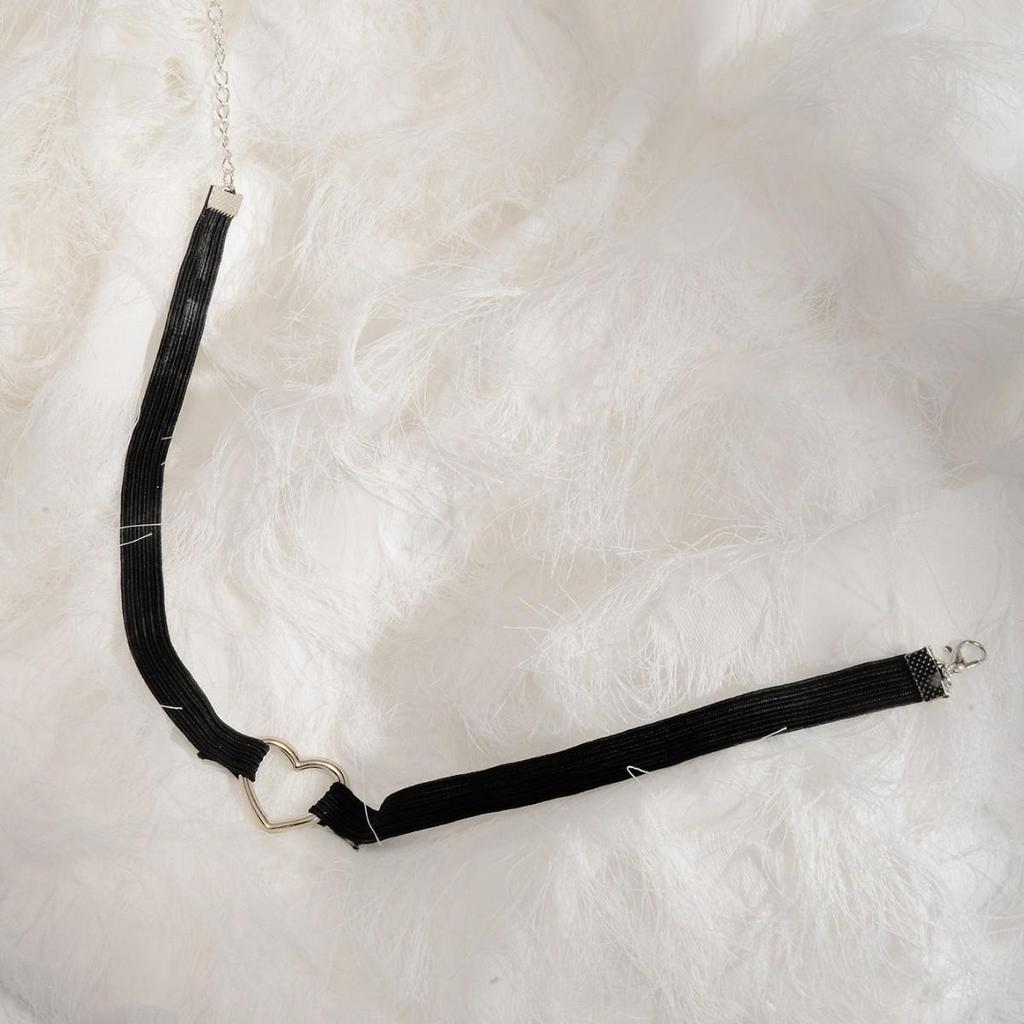 Cross-border Jewelry: Sexy Hollow Heart Geometric Necklace - Simple, Elastic, and Sweet Design for Women