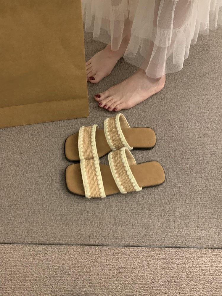 

Square head woven word with flat bottom sandals women s outer wear temperament versatile and comfortable beach shoes 40