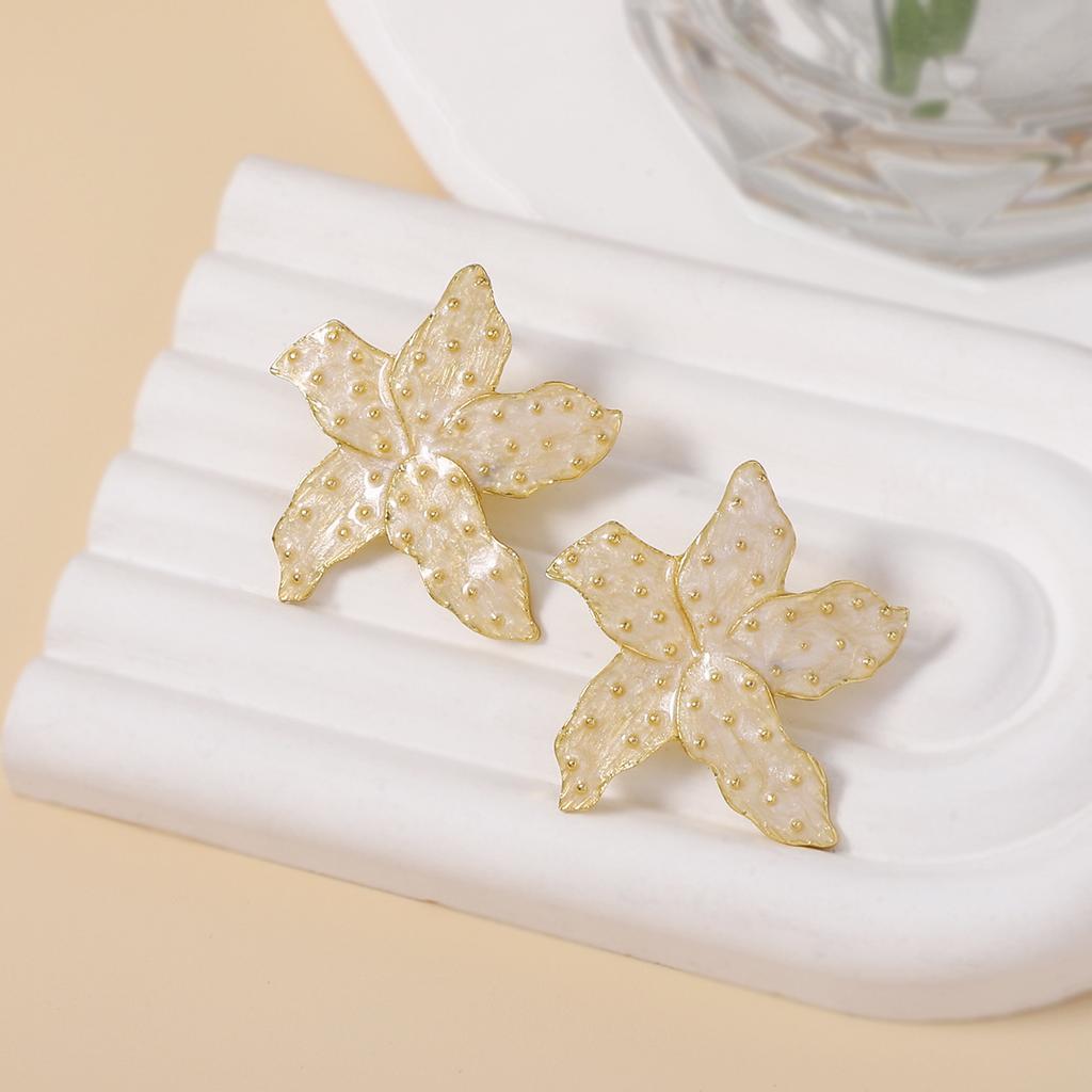 European and American exaggerated simple oil dripping creative flower starfish earrings, fashionable and versatile personalized trend earrings