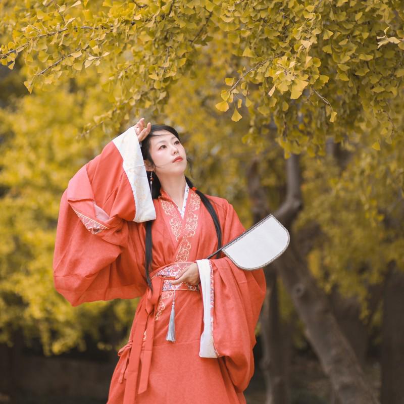 Purple Bamboo Silk Fan with Long Handle and Unique Shape – Ideal for Hanfu Catwalks, Photo Props, or Retro Mask Events