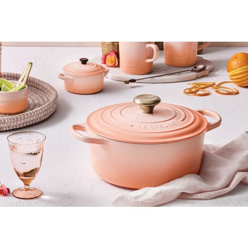 Le Creuset Signature Cocotte Ronde 22 cm Cast Iron Enamel Pot, P?ch, Gas, Induction, and Oven Compatible [Official Japanese Product]