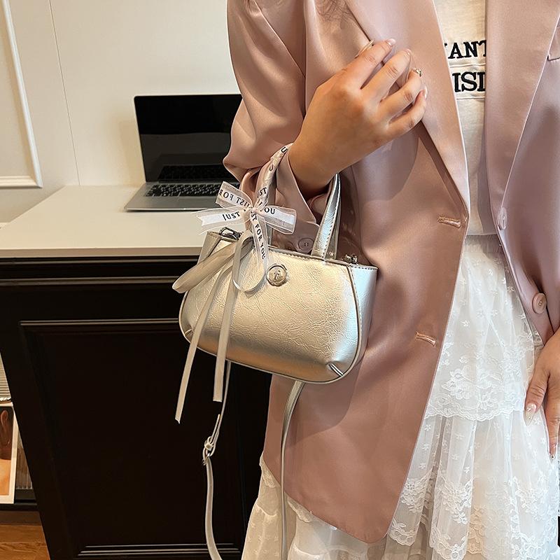 Premium sense niche bag women's 2025 spring new popular versatile messenger bag portable bucket bag