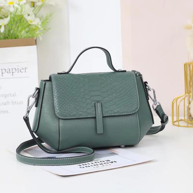 Cowhide New Casual Women's Bag, Shoulder Messenger Medium Bag, Women's Handbag, Large-capacity Pig Bag.