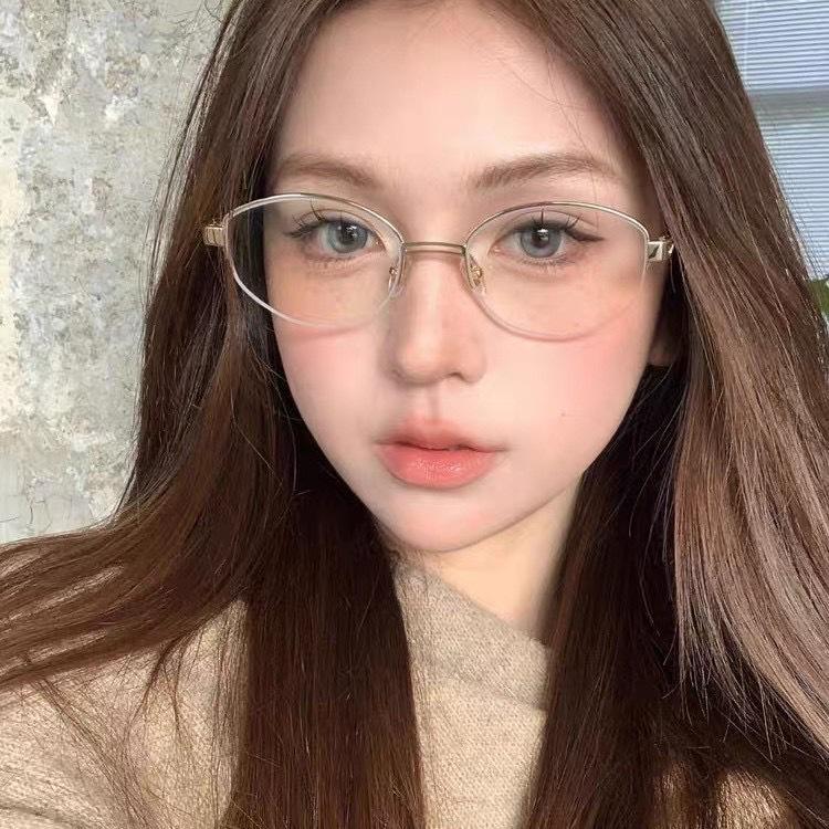 Retro French-Style Small Frame Sunglasses for Women - High-End Fashion Sun Protection, Versatile and Fashionable Design