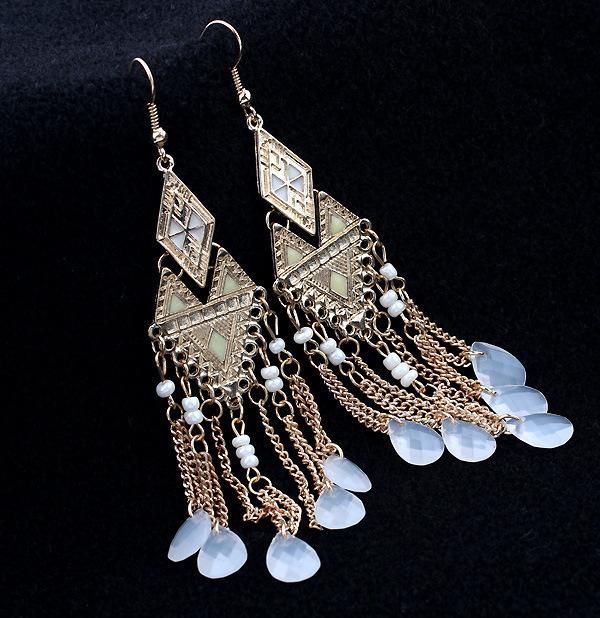 

Roman style light luxury fringed crystal texture earrings retro fashion irregular triangular water drop popular earrings білий