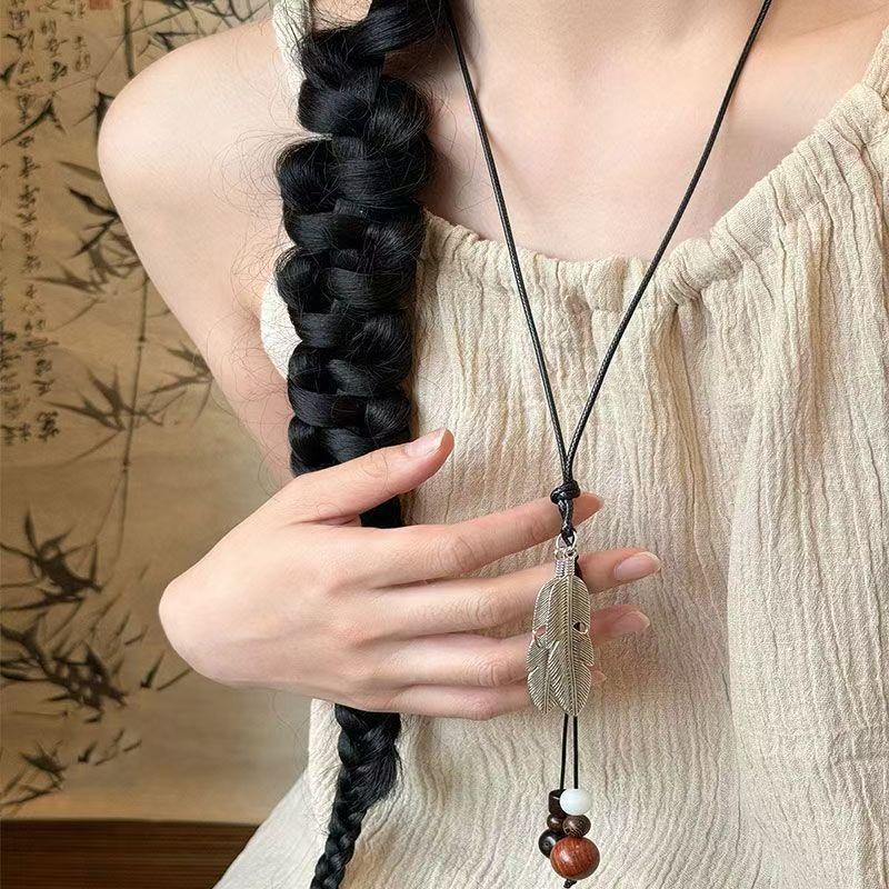 Boho Long Pendant Sweater Necklace for Women Leaf Beaded Detail Adjustable Rope Chain for Casual Vacation Wear