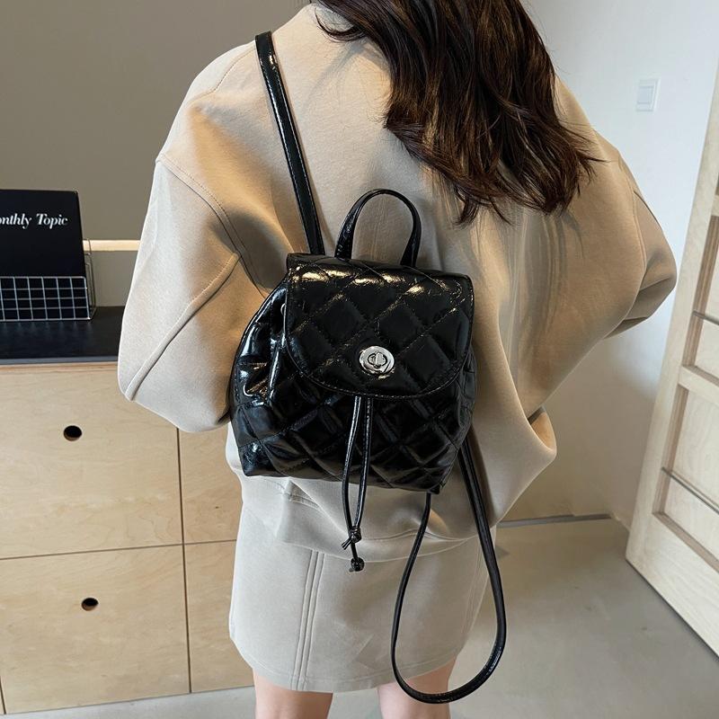 

Модный женский рюкзак Xiaoxiangfeng Rhombus, простой и универсальный небольшой рюкзак, женская сумка чёрный