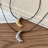 Collar con Colgante de Croissant Estilo Coreano - Cadena Larga Minimalista para Suéter para Mujer, Perfecto para Otoño/Invierno.