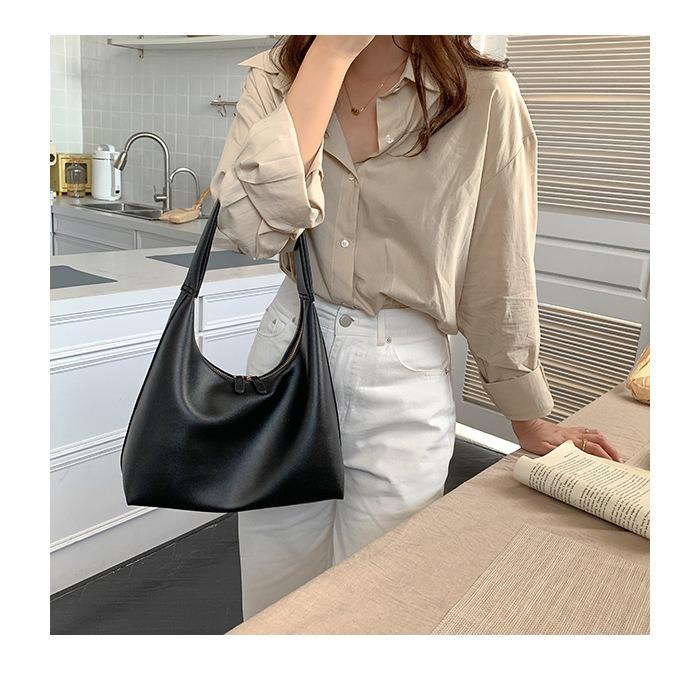 Korean Vintage Style Soft Leather Women's Tote: Fashionable, Niche Design, Large Capacity Shoulder Dumpling Bag for 2025 Commutes