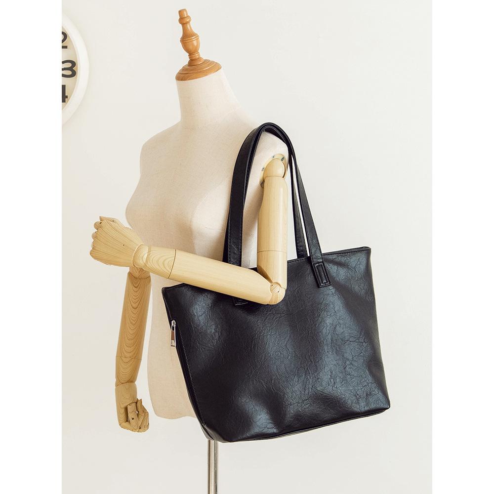 Casual Shoulder Bag Women's 2025 New Original Work and Class Commuting Soft Leather Bag Large Capacity Simple Large Tote Bag