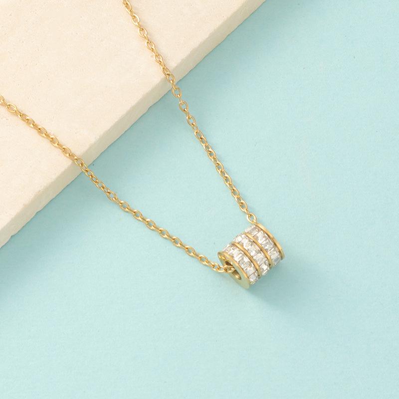 

Ожерелье из титановой стали с невыцветающими бриллиантами на ключицу и трехслойной подвеской