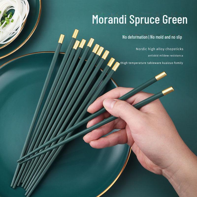 

Роскошные темно-зеленые нескользящие фарфоровые палочки Morandi для еды дома и в отелях, со стильными ручками из сплава, устойчивыми к плесени. 1.5cm gold alloy chopsticks