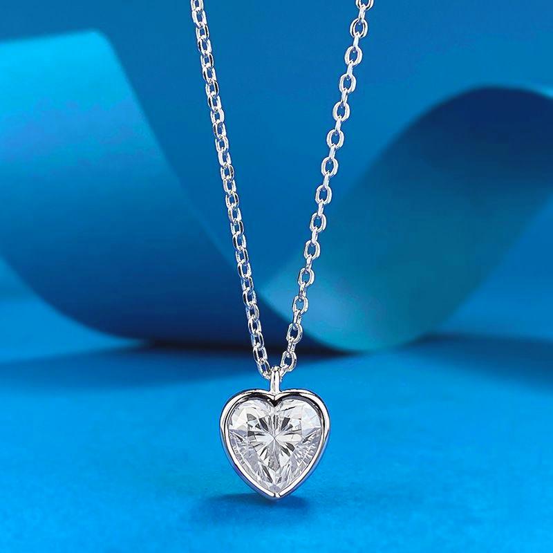 Lulu Tong S925 Silver Heart-Shaped Simulated Diamond Pendant for Women