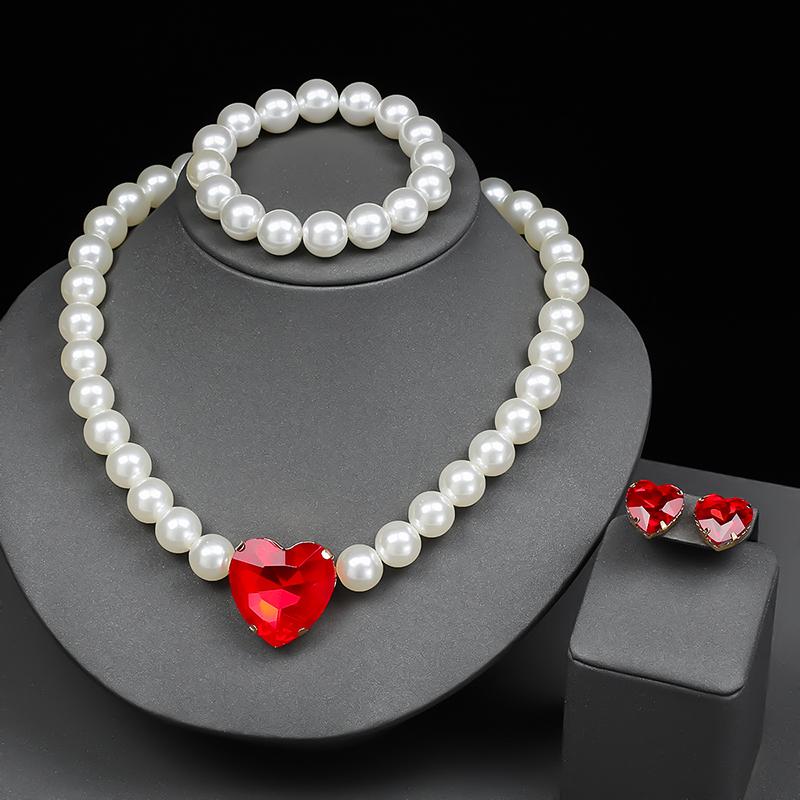 4pcs Haute Minimalist Bridal Set Euro-American Heart Zircon Plated Zircon Necklace Bracelet Earrings for Modern Weddings