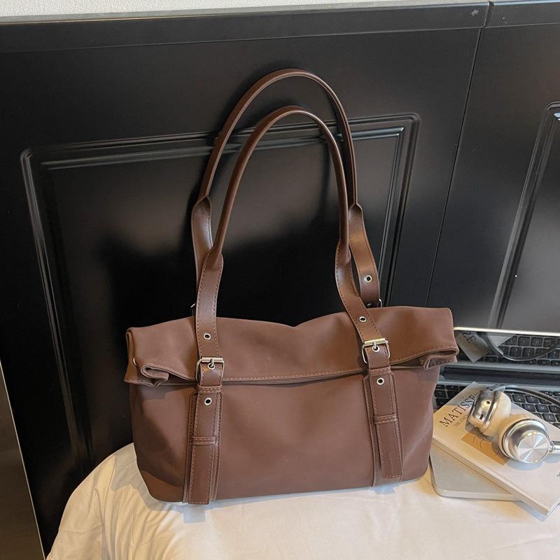 

2025 new retro suede women s large-capacity commuter shoulder bag high value fashionable casual underarm bag women темно-коричневого