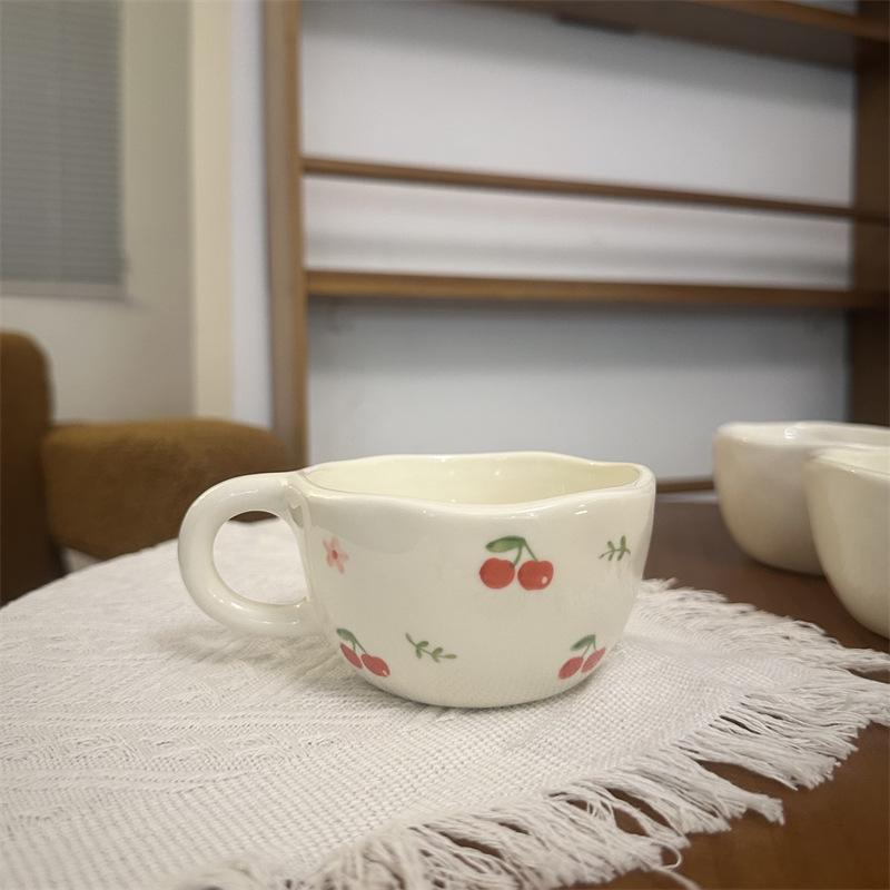 Pictură flori, cești ceramice, farfurii, cești de cafea neregulate modelate manual